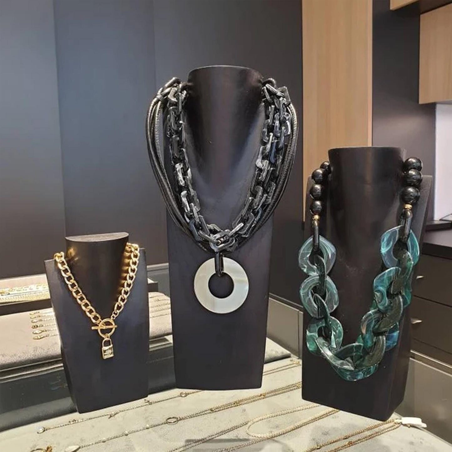 3 Büsten aus Holz schwarzes finishing